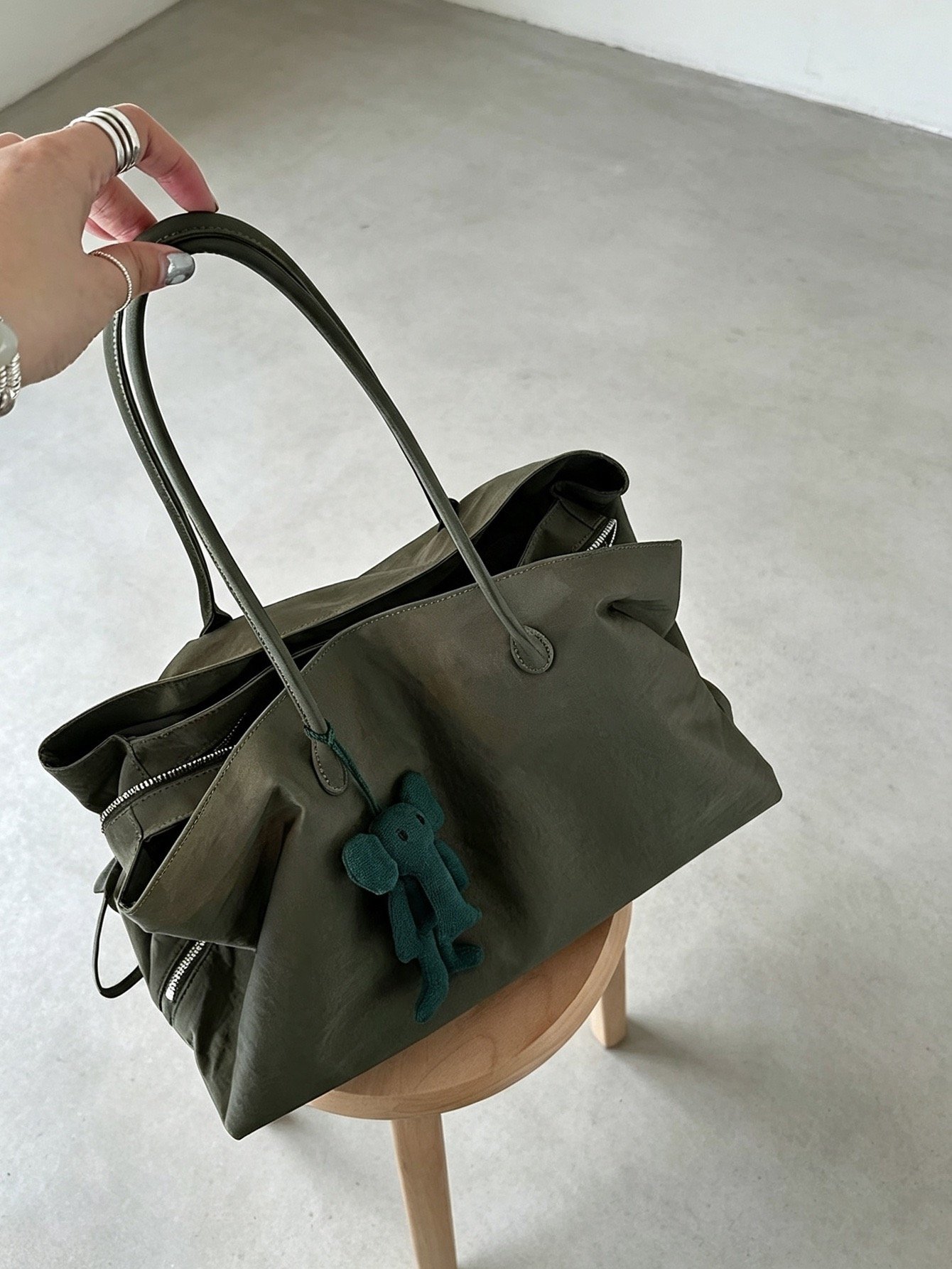 Army Green - Large (39 x 20 x 25) - Premium Outside Nylon & Inside Polyester - Foto 4