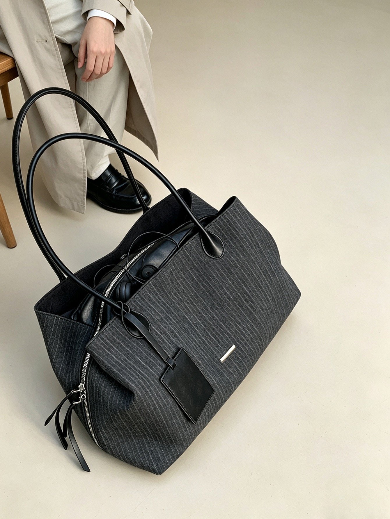Black Tote Strips - Large (39 x 20 x 25) - Premium Outside Canvas & Inside Polyester - Foto 4