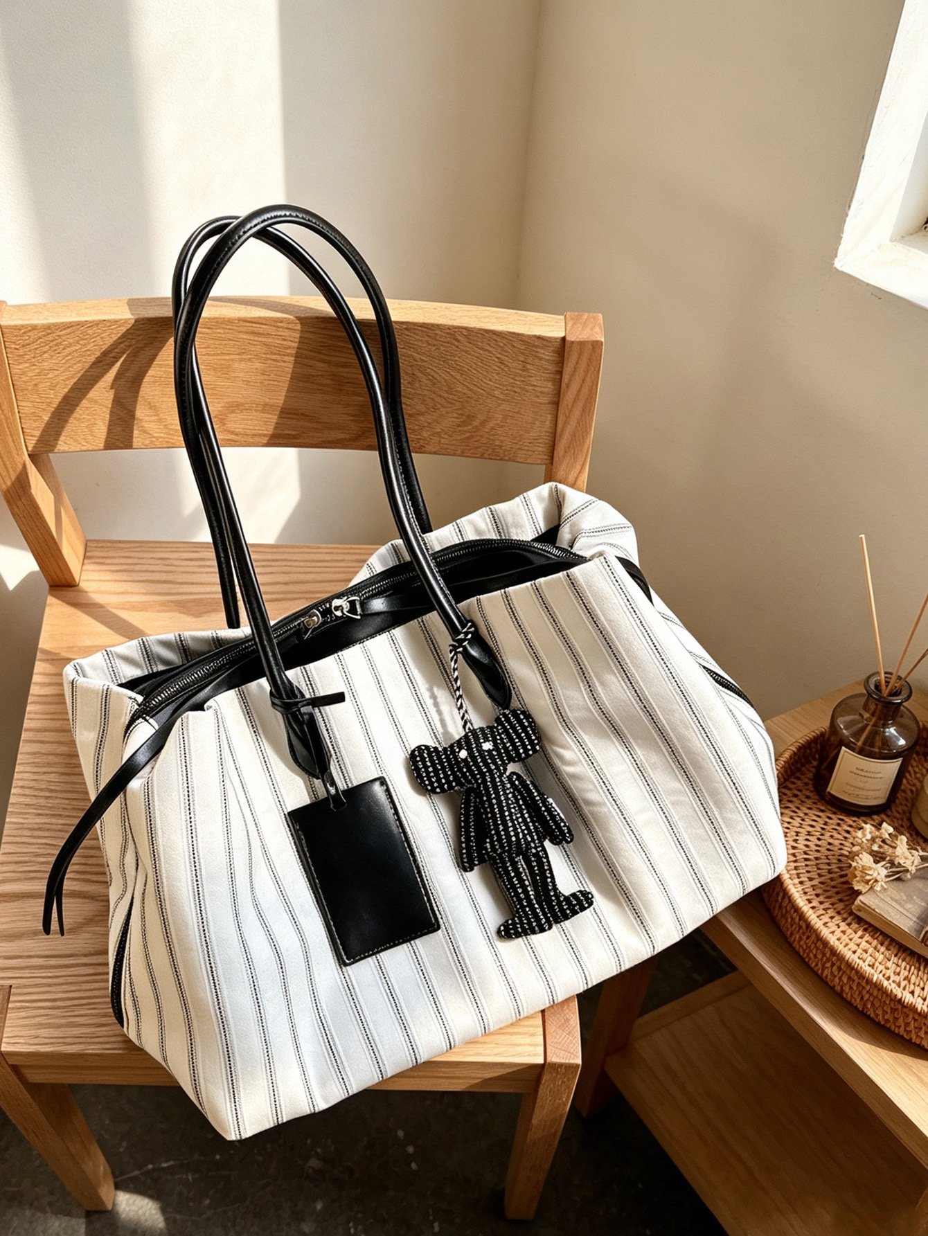 White Tote Strips - Large (39 x 20 x 25) - Premium Outside Canvas & Inside Polyester - Foto 5